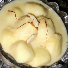 A picture of Chena payesh.