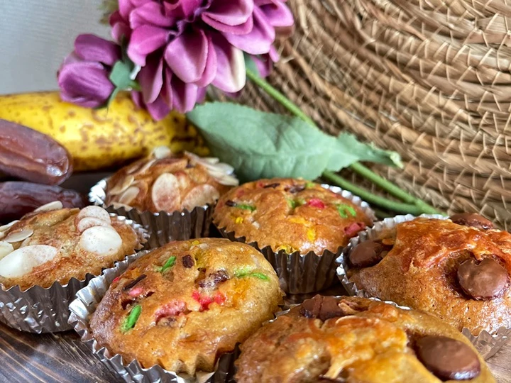 Langkah Mudah untuk Menyiapkan Resep  Banana and date muffins yang Menggugah Selera, Sempurna