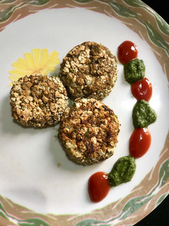 ફણગાવેલા કઠોળ ની ટીક્કી (Fangavela Kathol Tikki Recipe In Gujarati) રેસીપી મુખ્ય ફોટો