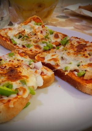 A picture of Bread Pizza.