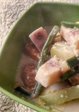 A picture of Sayur Godog / Vegetable in Coconut Milk Curry.