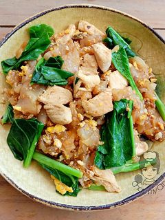 รูปของ เส้นใหญ่ผัดซีอิ๊วไก่