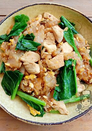 รูปของ เส้นใหญ่ผัดซีอิ๊วไก่