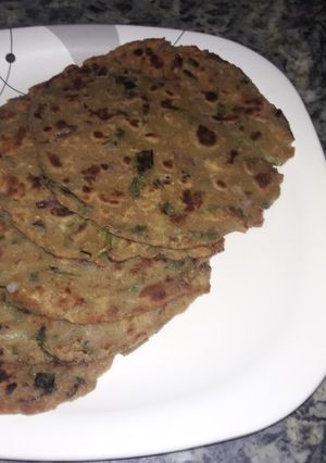 A picture of Spring onion maize flour paratha.
