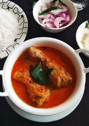 A picture of Kuttanadan Chicken Curry.