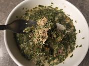 A picture of hột vịt lộn ngải cứu