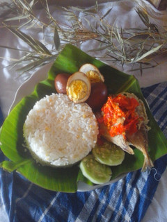Foto resep Sarapan Ala Warteg/ Pindang Telur,Ikan Asin Kemul,Sambal bawang