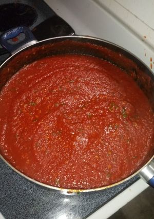 A picture of Sweet and spicy chilli sauce.