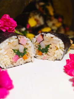Una foto de Gimbap Coreano de Pescado