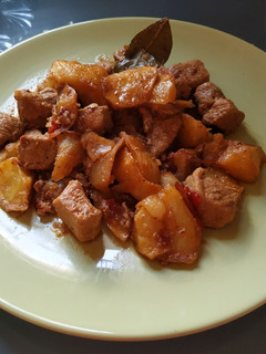 Una foto de Lomo con ajos y patatas
