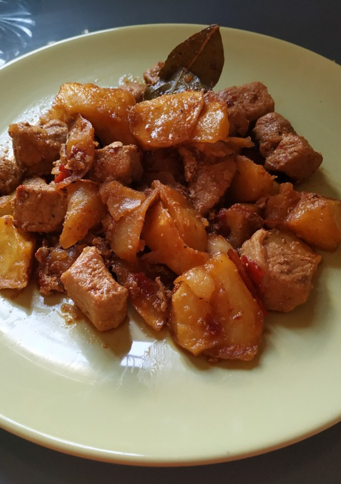 Una foto de Lomo con ajos y patatas