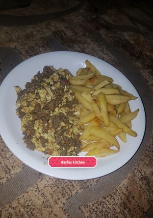 A picture of Fried irish potatoes with minced meat and egg sauce.