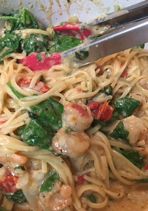 A picture of One pot cheesy shrimp pasta.
