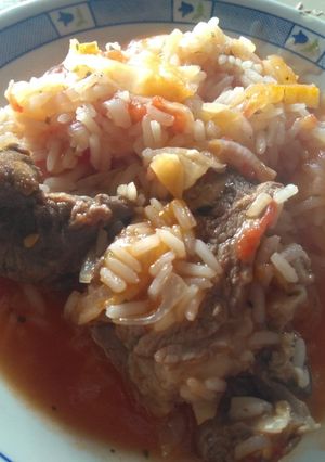 Una foto de Arroz con repollo en salsa de tomate