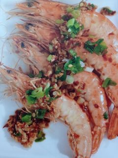 Una foto de Gambas al ajillo con pimienta