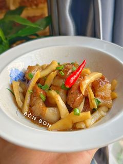 Hình của món Thịt Kho Dừa Rám.