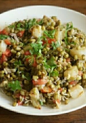 A picture of Sprout chaat.