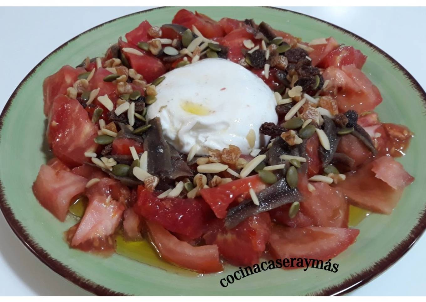 Ensalada de anchoas y burrata