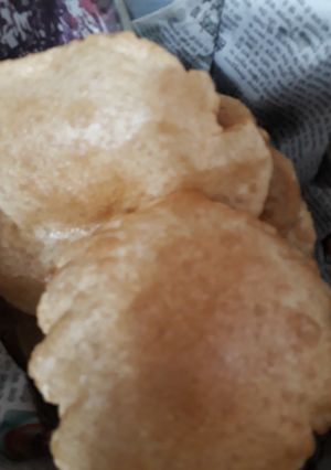 A picture of Garma garam puri.