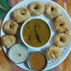 A picture of Sambar wada.