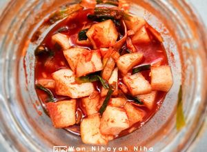 Gambar Kkakdugi - Cubed Radish Kimchi