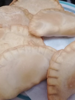 Una foto de Empanada de camarón queso