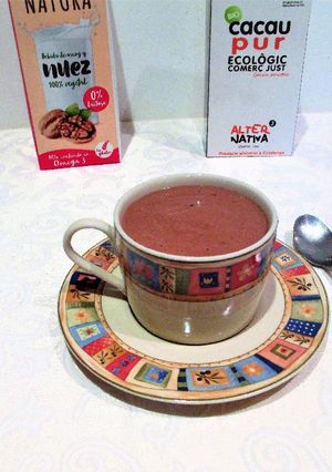 Foto principal de Crema de aguacate con té Matcha y cacao puro para el desayuno