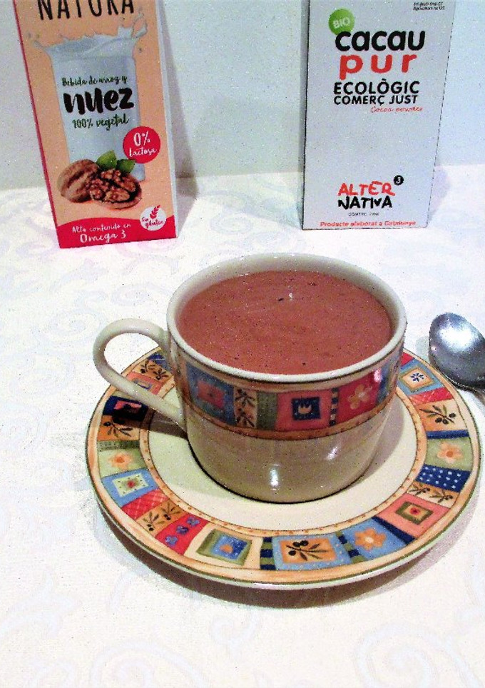 Una foto de Crema de aguacate con té Matcha y cacao puro para el desayuno
