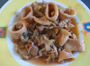 Una foto de Calamars amb ceba