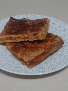 Una foto de Hojaldre de carne con tomate