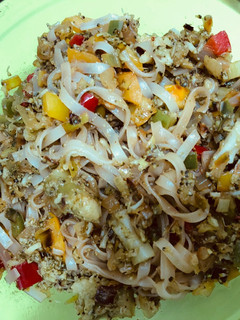Una foto de Noodles con verduras