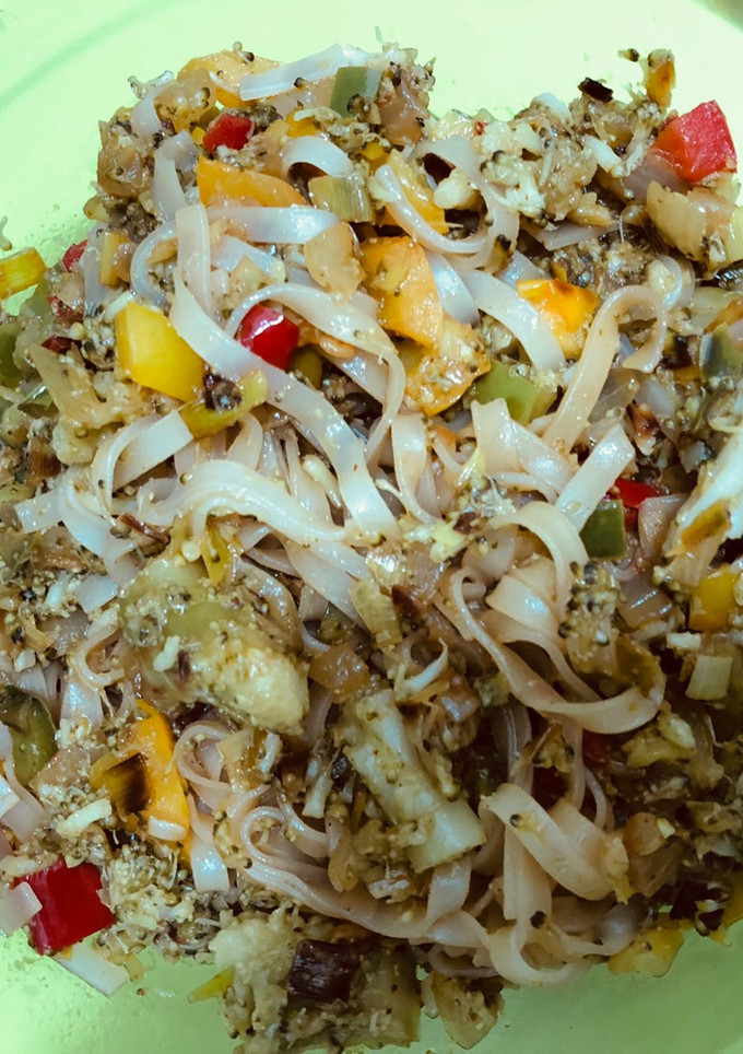 Una foto de Noodles con verduras