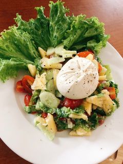 Hình của món Burrata Salad.