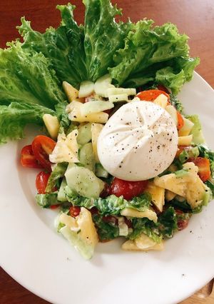 Hình của món Burrata Salad.