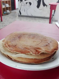 Una foto de 🥞 Hotcakes veganos de banana y canela 🍌🐒