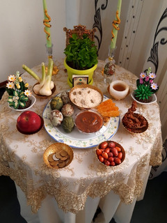 عکسی از دستور تخم مرغ رنگی و سفره هفت سین سال ۱۴۰۴
