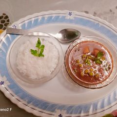 A picture of Aloo matar in red gravy.