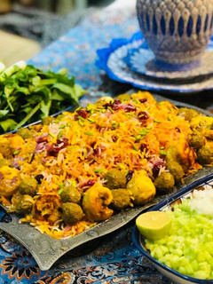عکسی از دستور آلبالو پلو با گوشت قلقلی و فیله مرغ حلزونی
