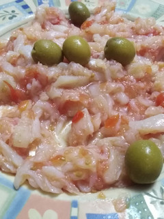 Una foto de Esqueixada de bacallà o bacalao desmigado