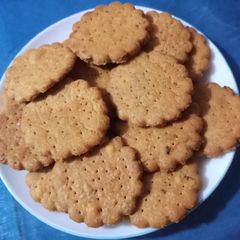 A picture of Wheat Flour And Methi Mathri.