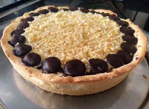 Una foto de Torta de coco y dulce de leche chocolatado