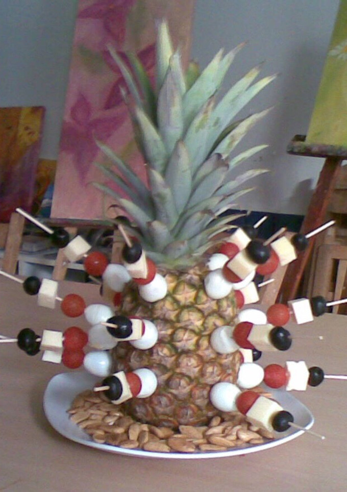 Una foto de Piña con brochetas