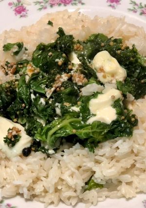 Una foto de Kale en arroz