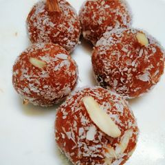 A picture of Tasty tomato ladoos.