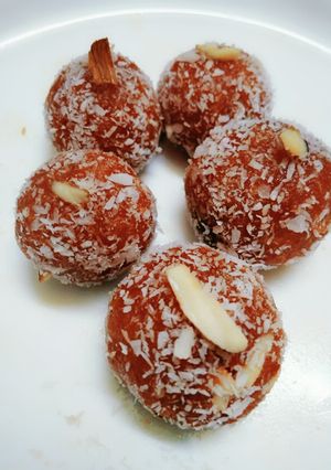 A picture of Tasty tomato ladoos.