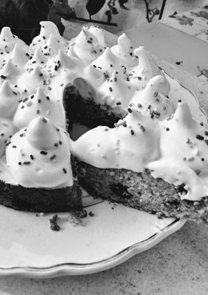Una foto de Torta de nueces y merengue de mi cumple