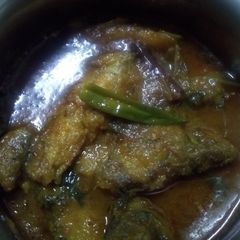 A picture of Pabda fish curry.