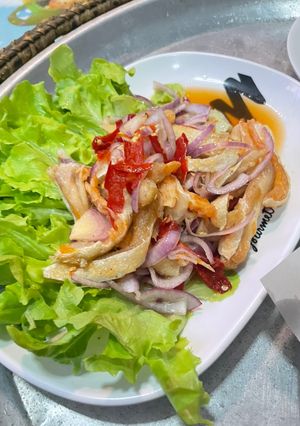 รูปของ ยำท้องปลาแซลมอน กรอบ ๆ