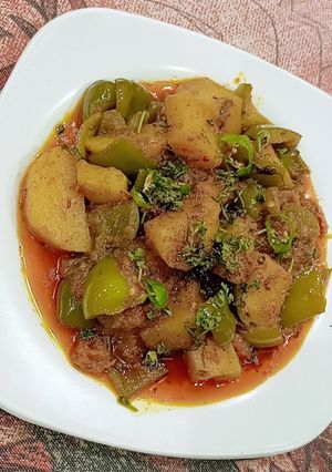 A picture of Alu Shimla mirch.