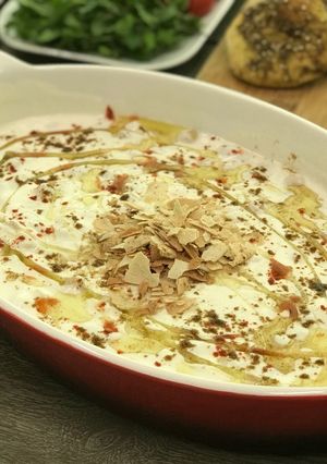 A picture of Fatteh with Yogurt and Chickpeas.